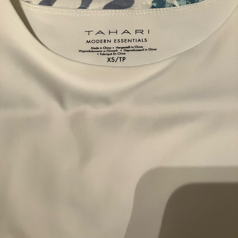Tahari White Modern Essentials Short Sleeve Crew Tee